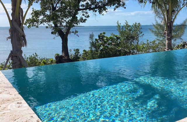 August Discount! Luxury Waterfront 6BR home, infinity pool, boat dock, kayak