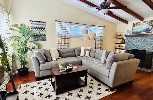 August Special! Bungalow Centrally Located DTSP with Swim Spa