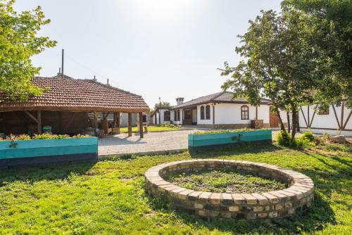 Augusta's Authentic Farm House
