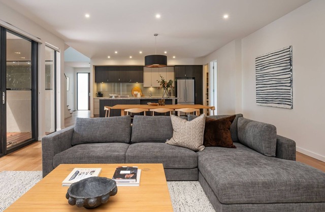 Aura Family Home by the Bay