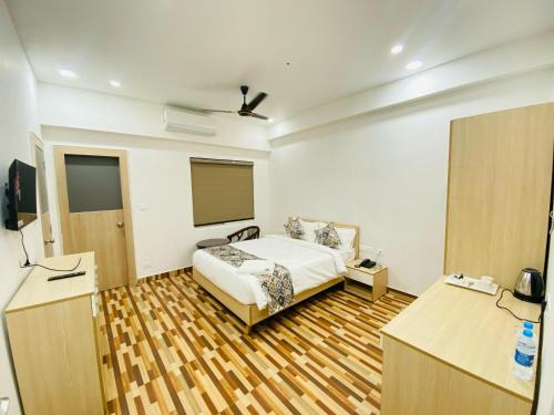 Auric Hotel