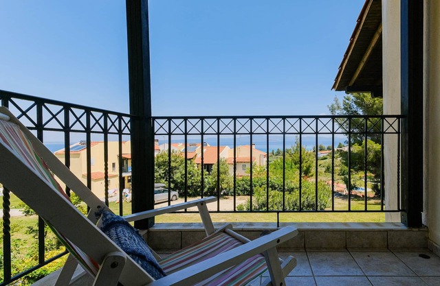 Aurora 2-bdrm Maisonette with shared pool, Hanioti