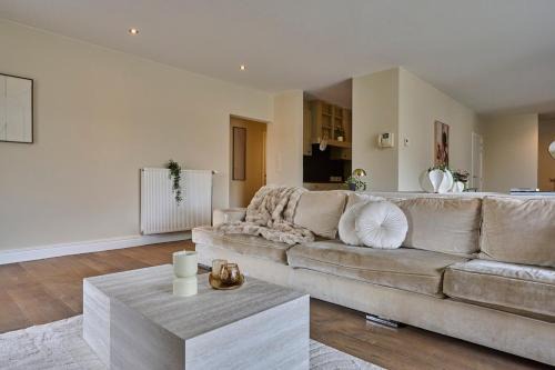 Aurora City Apartment