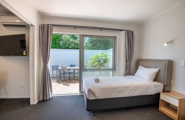 Aurora City Suites Motel