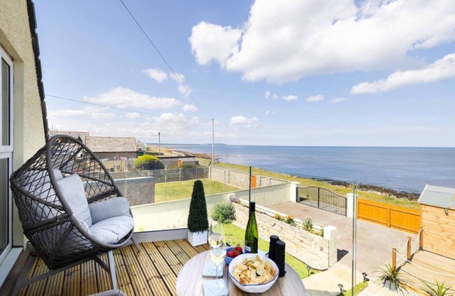 Aurora House: Home on the Coast w/ Hot tub! Pet Friendly!