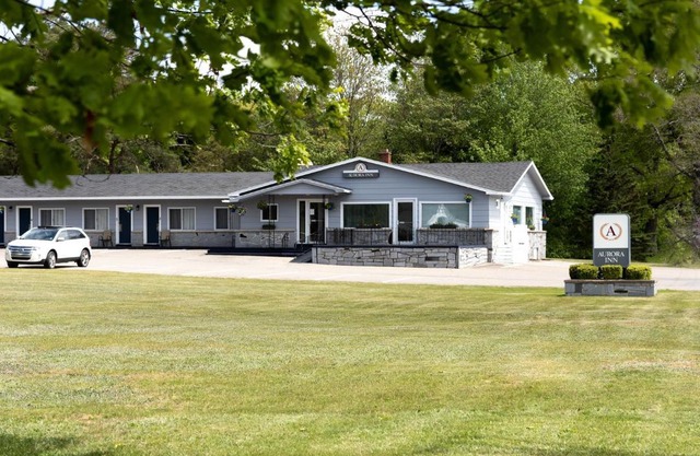 Aurora Inn