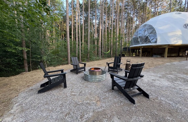 Aurora Luxury Dome + Hot Tub + Sauna + N MI + Kitchen + Bathroom + King + Queen!