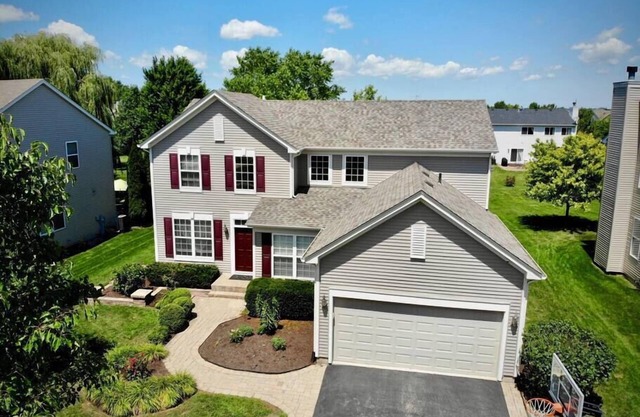 Aurora/Naperville - Classy, Spacious Family Home!