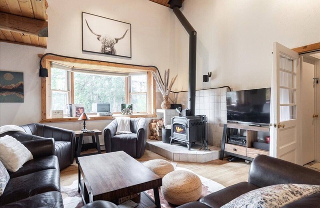 Aurora Views in Private Log Cabin