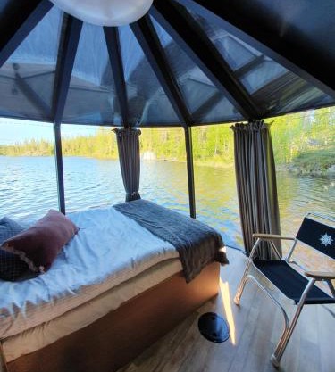 AuroraHut, Overwater Hut