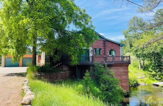 Ausable River waterfront 4-bed house in Grayling w/dock, patio, firepit, garage.