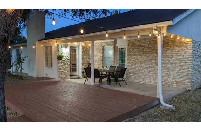 Austin dog friendly sleeps 6