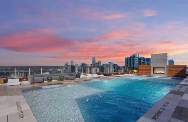 Austin Downtowner Rooftop Pool by Barclé