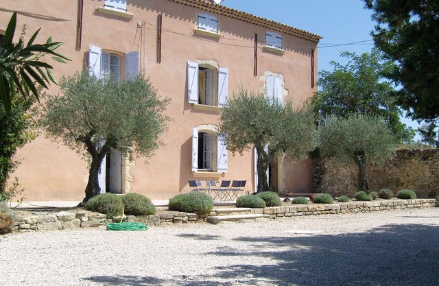 Authentic 18th century Provençal Bastide with swimming pool and tennis court