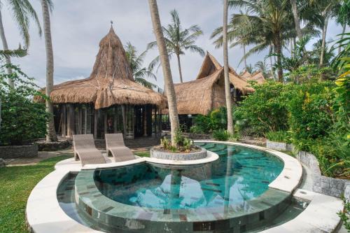 Authentic beachfront Villa Owl