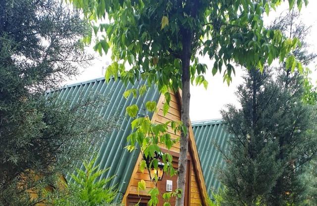 Bungalow with Shared Garden near Beach