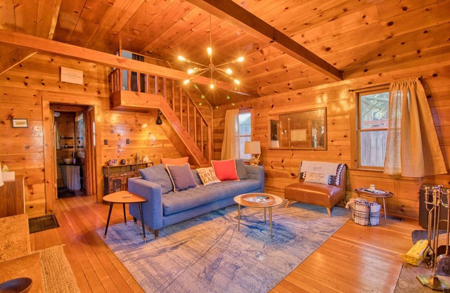 Authentic Cabin Experience with modern amenities minutes from Mtn High in SoCal!