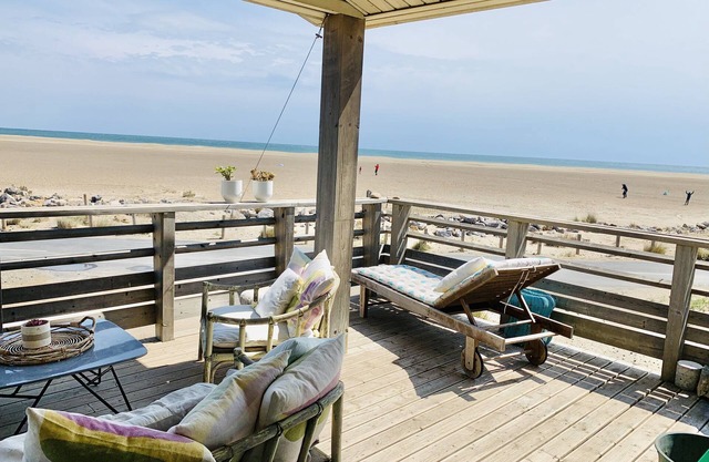 CHALET FAMILIAR - FRENTE AL MAR - NUEVE