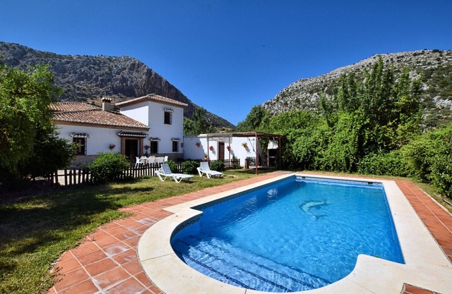 Cortijo auténtico con piscina privada