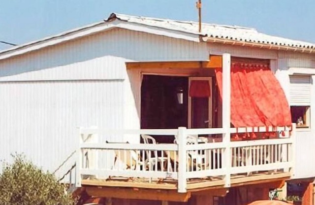 Cabaña auténtica sobre pilotes con vistas al mar, capacidad para 4 personas, cómodo