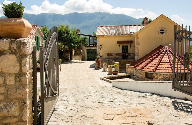 Authentic Dalmatian Hillside Escape with Pool, Sauna & BBQ - Seven Bedroom Holiday Home