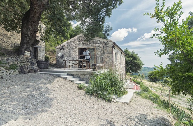 casa auténtica con vistas encantadoras del valle y vistas al mar