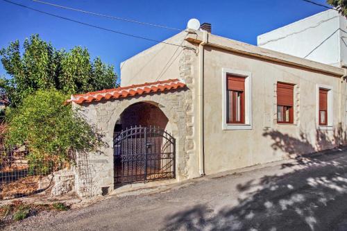 Authentic House in Georgioupoli with Mountain View