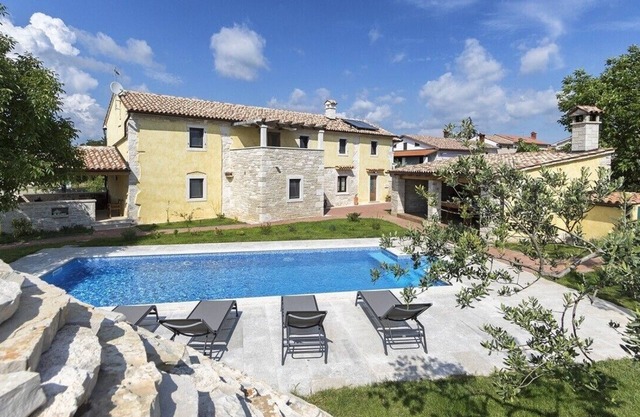Villa Ive / Traditional Villa Ive in central Istria