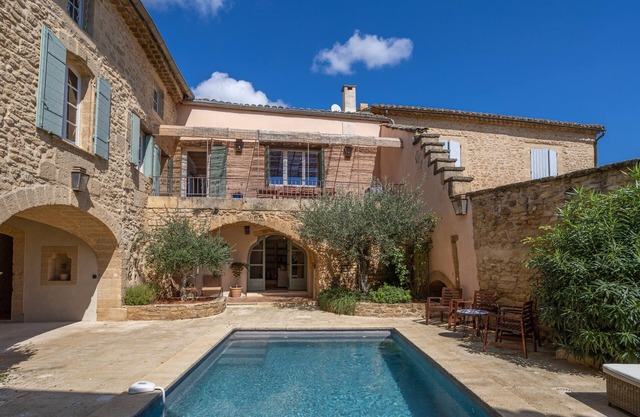 Authentic Provencal Holiday House with 6 bedrooms and private pool