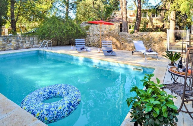 Authentic Provencal mas in Mornas