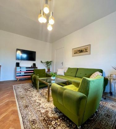 Authentic Self check-in Apartment in vibrant Ruzinov area, Komárnická 42, Bratislava