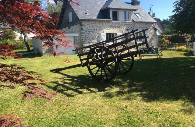 Authentic stone cottage with garden - relaxing vacations guaranteed