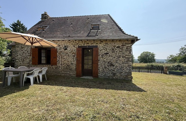 Casa de piedra auténtica con jardín en el corazón del Périgord Verde