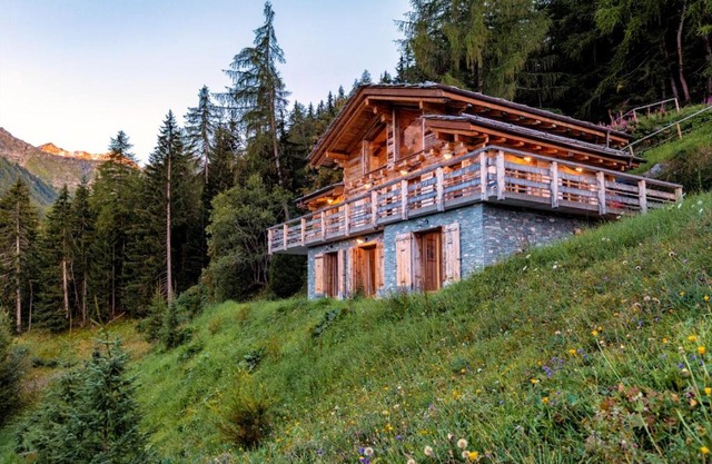 Authentic Swiss Spa Chalet Nesoya Jacuzzi Sauna