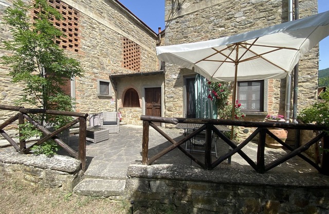 Authentic tuscan holiday home surrounded by nature. Pet friendly, bbq, pool!