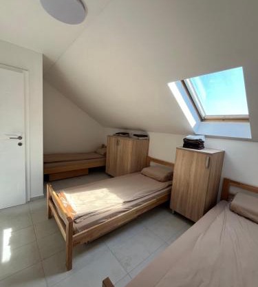 Auto Outlet Rooms