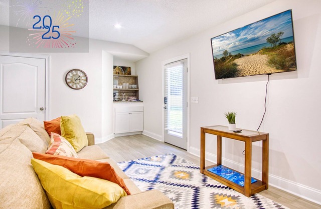 Summer Sale! Glam It Up Studio 5m Charming SanMarco~Sleeps 3