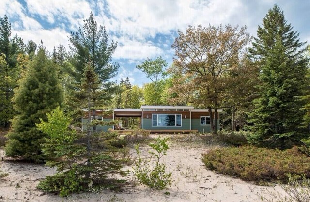 Autumn Sky - The Modern & Relaxing Beach Cottage