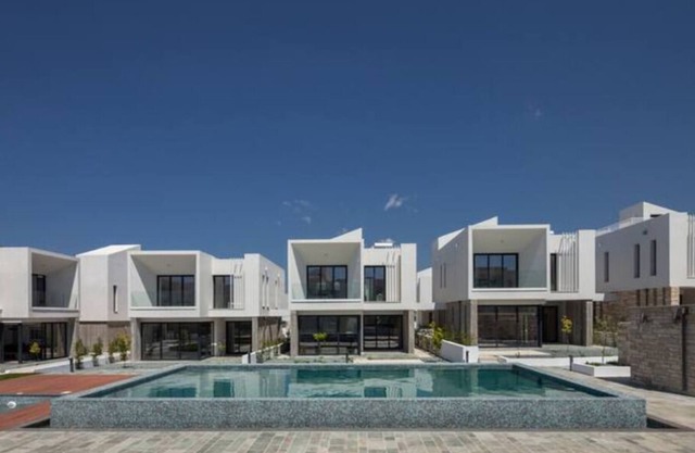 Avalon 1 Villa 11 Kosta 3 Bedroom Villa with communal pool