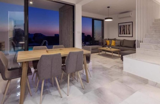 Avalon 15, 4 bedroom Villa with Private Pool