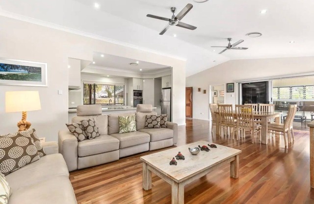 AVALON 4 BEDROOM HOME Fraser Island Accommodation with DUCTED AIR