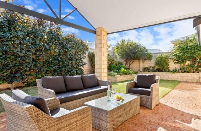 Avalon Beach Escape ~ Family Favourite with Wifi
