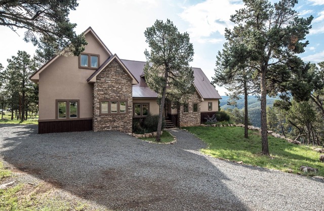 Avalon | Spacious Retreat, Treetop Views, Hot Tub