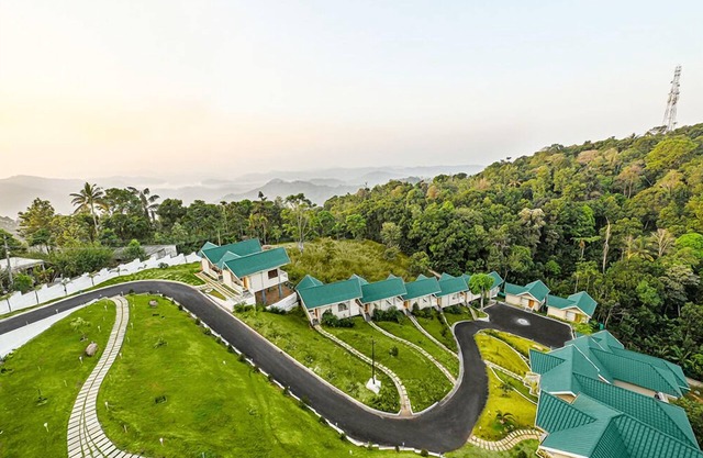 Aveda Munnar Mountains and Mist
