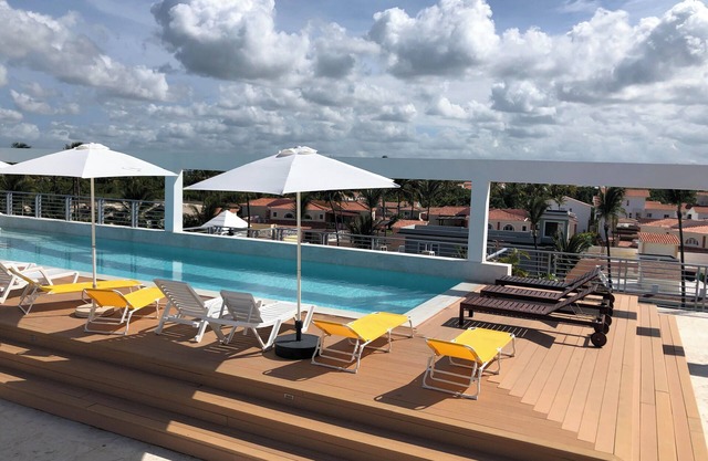 Aventura Suites Deluxe with Roof Top Pool