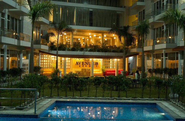 Avenue 18 Resort