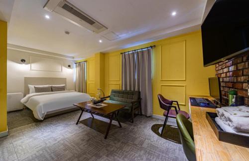 Avenue Hotel