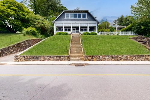 Avett House