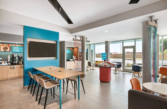 avid hotel Fort Wayne North by IHG