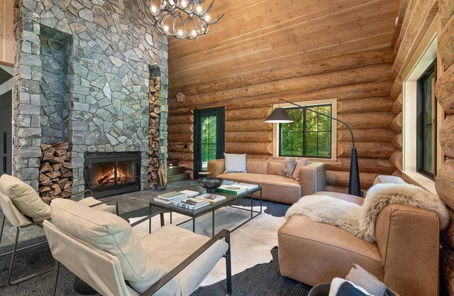 Avlägsen Chalet: Modern Scandinavian Retreat w/ Hot Tub near Mt. Baker Ski Area